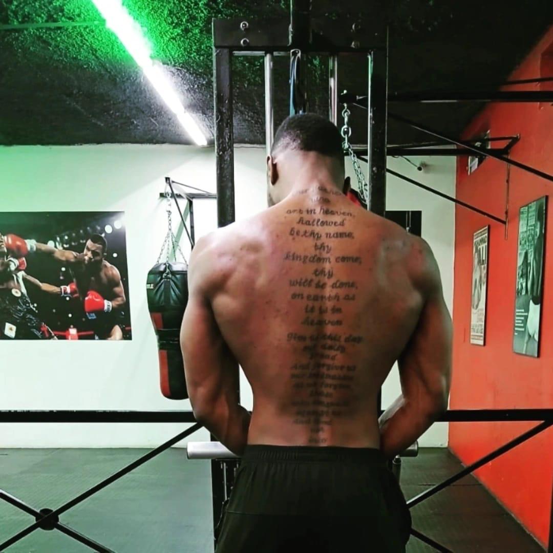 Back training at the gym