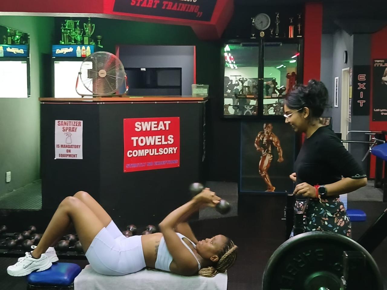 Coaching a dumbbell press session